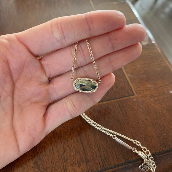 Kendra Scott ~ Gold Elisa Necklace in Black Pyrite - Picture 4 of 5